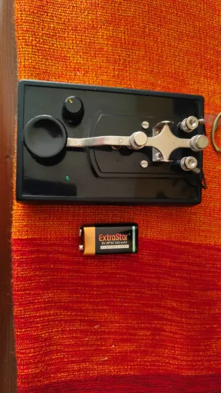 Llave telegrafica Morse CW  con Altavoz incorpora.