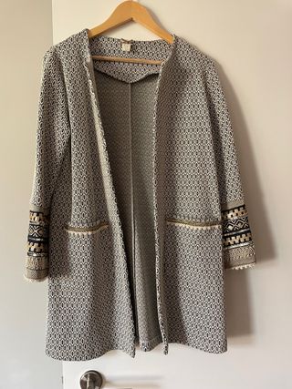 Chaqueta larga vestir beige y negra