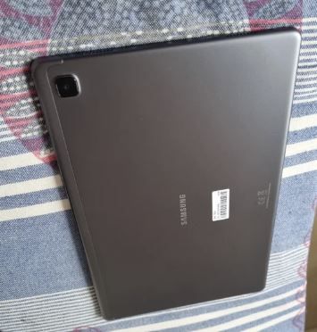 Samsung Galaxy Tab A7 Gris + Cargador