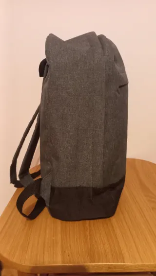 Mochila Implika gris y negra