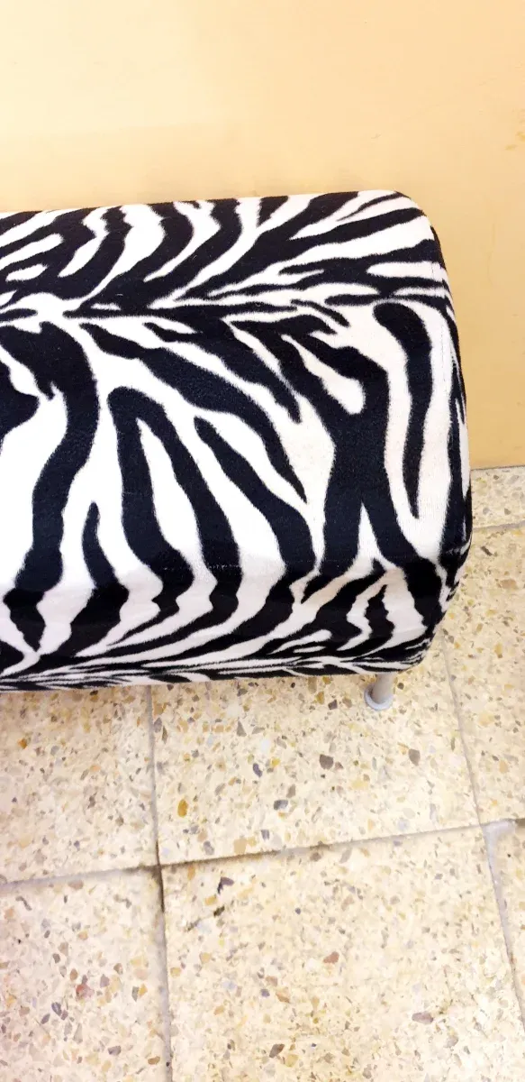 BANCO TAPIZADO TELA DE CEBRA