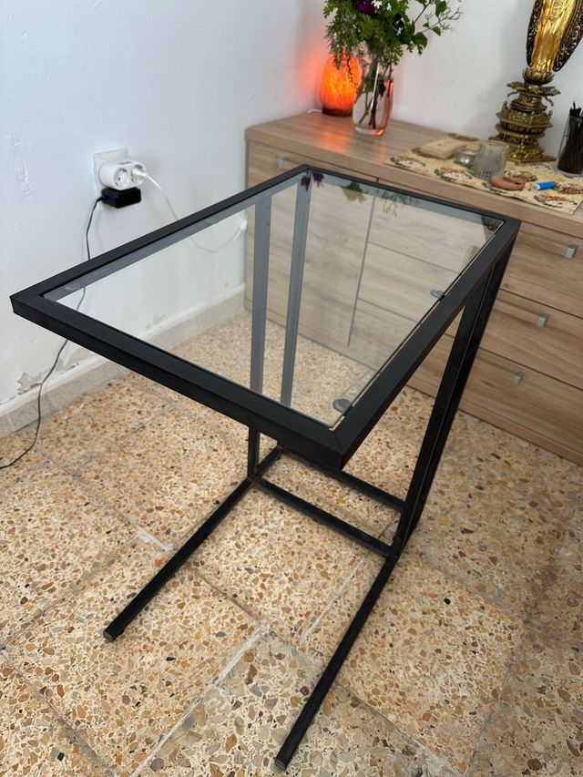 Tavolo ausiliario Ikea in vetro e metallo