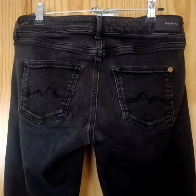 Dos vaqueros de marca