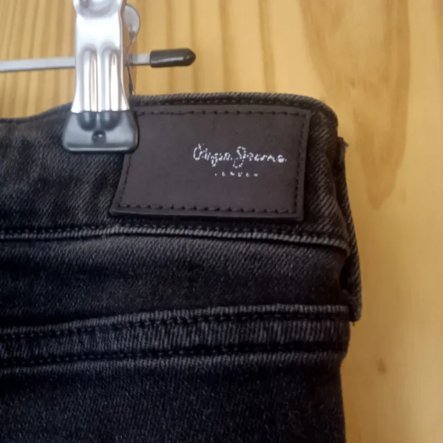 Dos vaqueros de marca