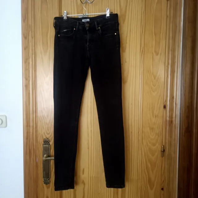 Dos vaqueros de marca