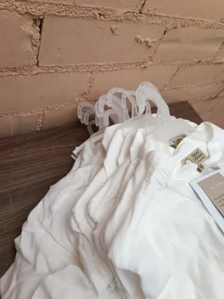 24 Camisas blancas cuello Mao, cordón y 3 botones