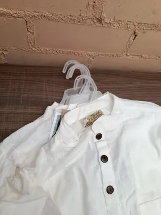 24 Camisas blancas cuello Mao, cordón y 3 botones