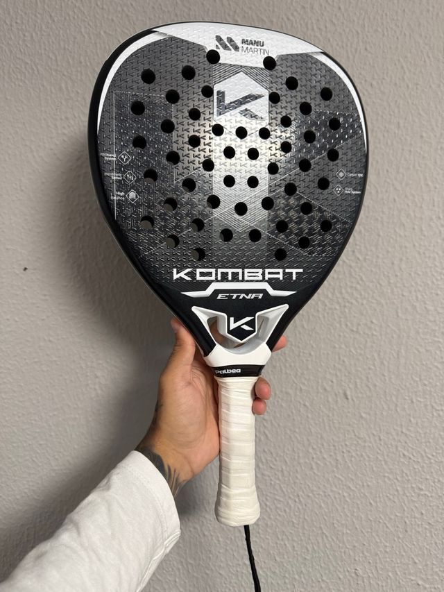 Pala de pádel Kombat Etna.