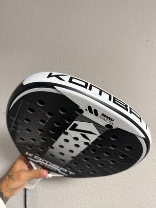 Pala de pádel Kombat Etna.