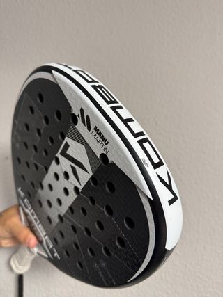 Pala de pádel Kombat Etna.