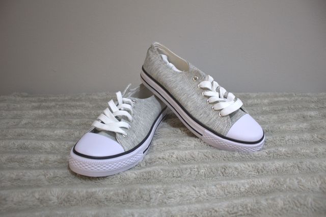Tenis Casuales Unisex Grises y Blancos