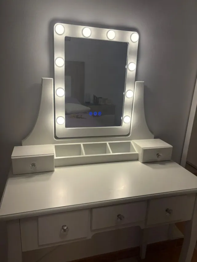 Tocador con espejo y luces LED