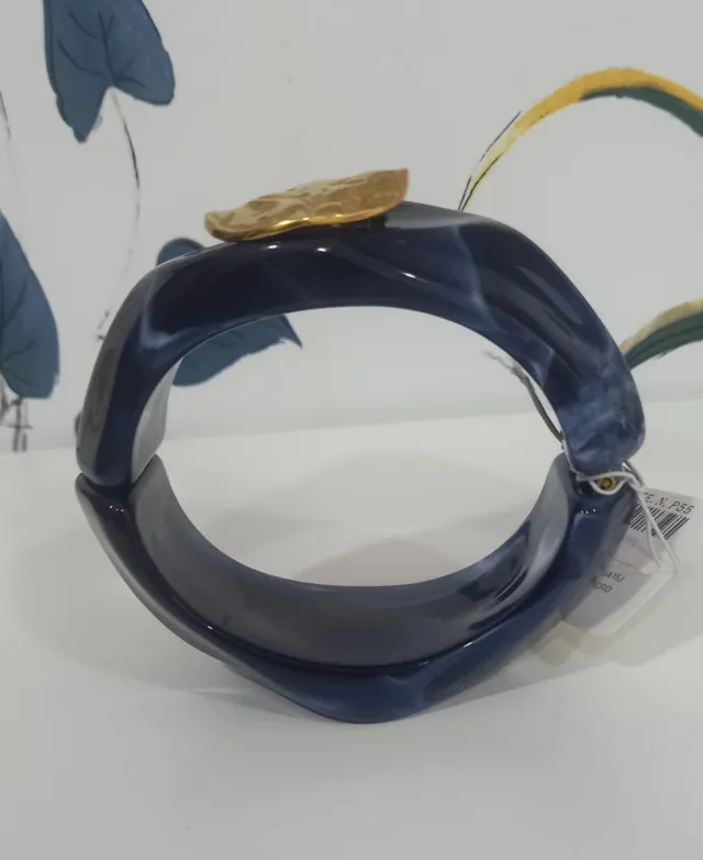 Pulsera azul y dorada