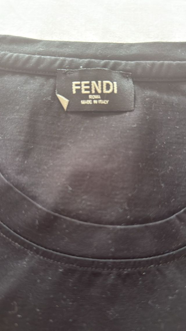 Camiseta Fendi Negra con Ojos Dorados