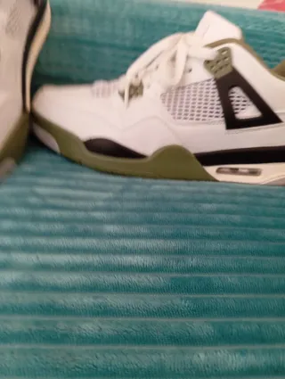 Tenis Jordan Talla 39 Blanco y Verde Oliva