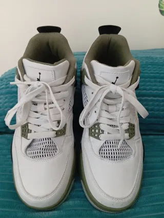 Tenis Jordan Talla 39 Blanco y Verde Oliva