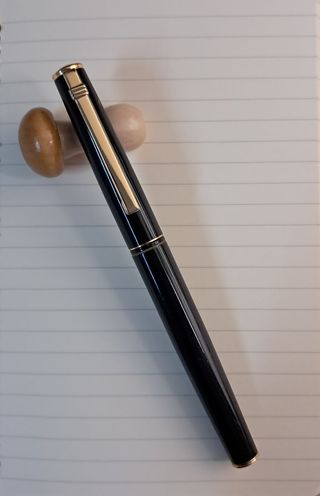 Pluma estilográfica Diplomat negra