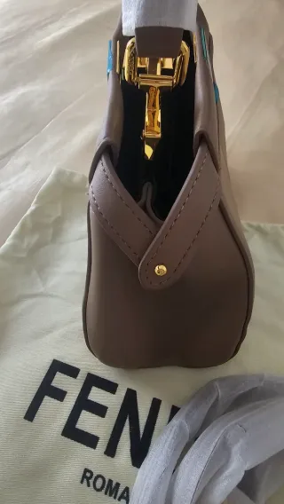 Borsa Fendi Maron e Oro con chiusura in pietra verde nuova