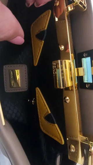 Borsa Fendi Maron e Oro con chiusura in pietra verde nuova