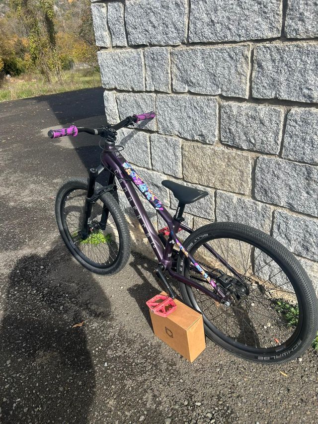 COMMENCAL ABSOLUT 24 Morado Metálico