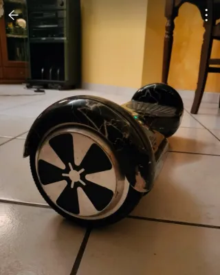 Hoverboard nero con decorazioni