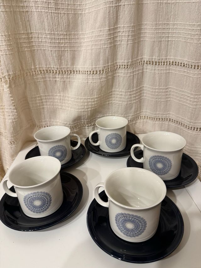 Tazze e piatti da colazione vintage anni '70