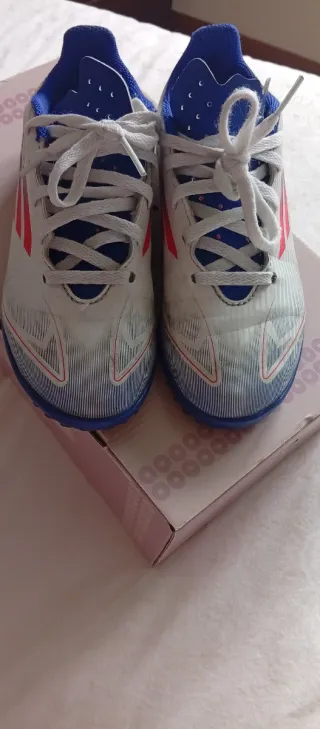 Botas de fútbol niño Adidas talla 33