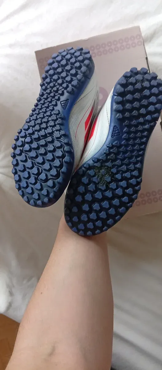 Botas de fútbol niño Adidas talla 33