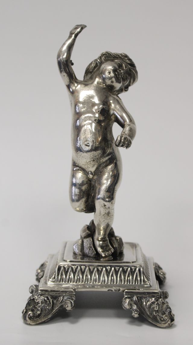 Figura de plata antigua putto