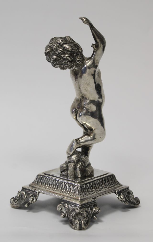 Figura de plata antigua putto