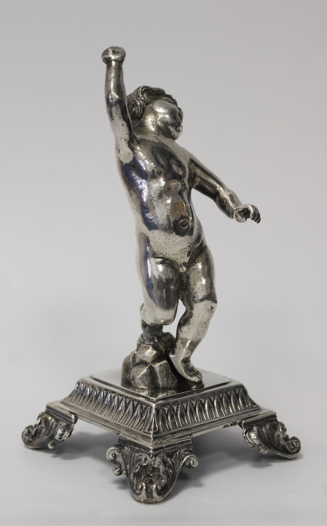 Figura de plata antigua putto