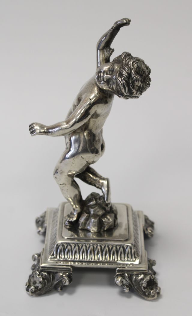 Figura de plata antigua putto