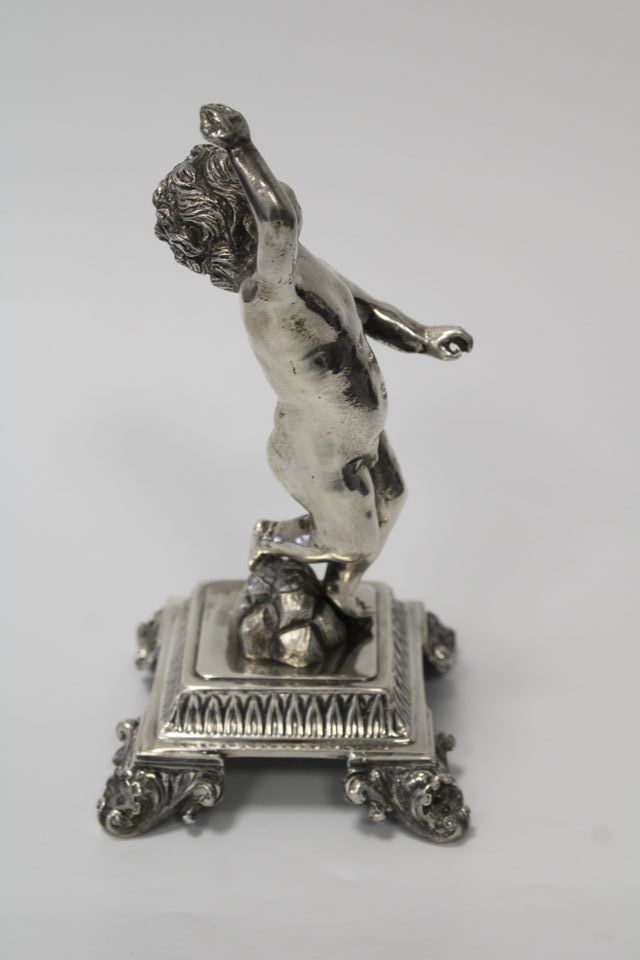 Figura de plata antigua putto