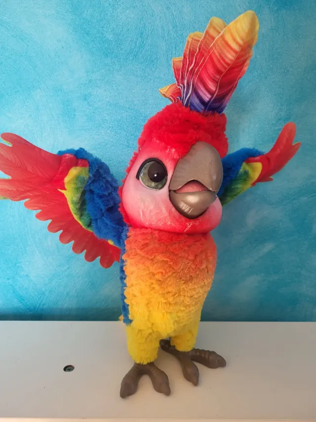 Pappagallo di peluche colorato