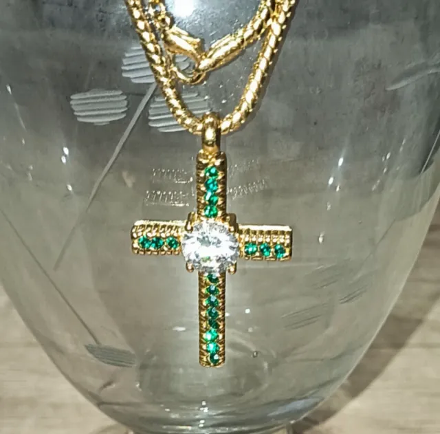 Cadena y Cruz Circonitas Verdes y Blanca.