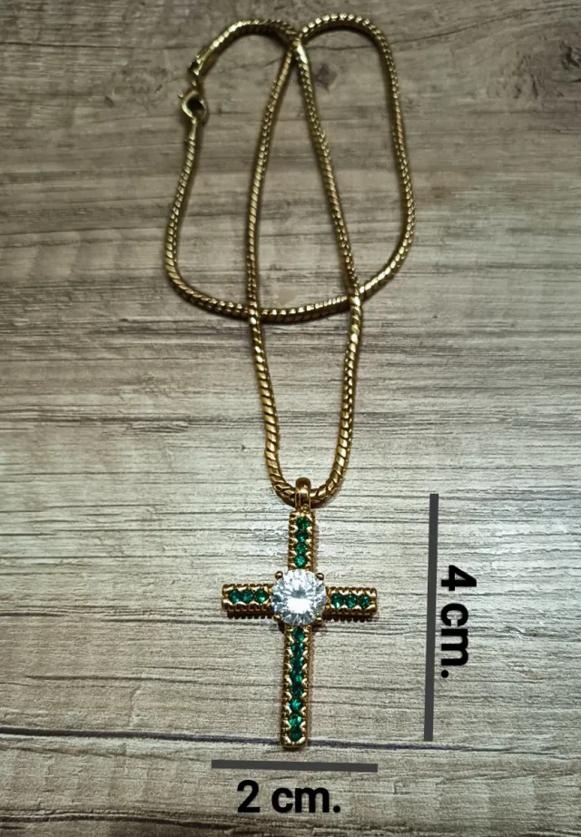 Cadena y Cruz Circonitas Verdes y Blanca.