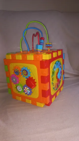 Cubo de actividades para bebés