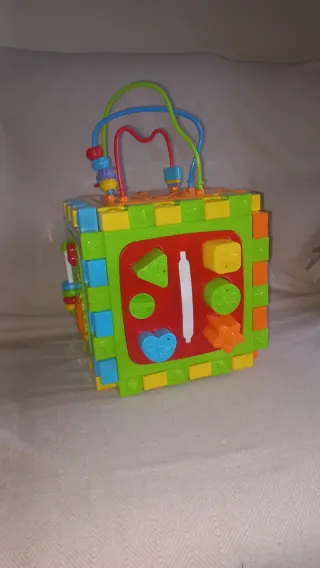 Cubo de actividades para bebés