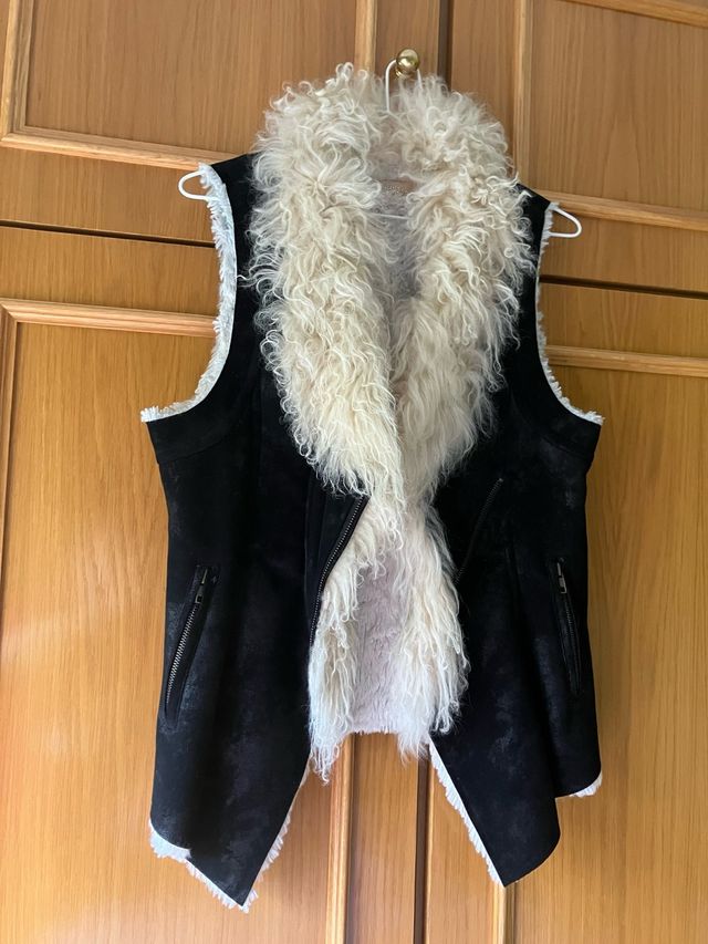 Chaleco Bdba efecto ante con cuello de lana