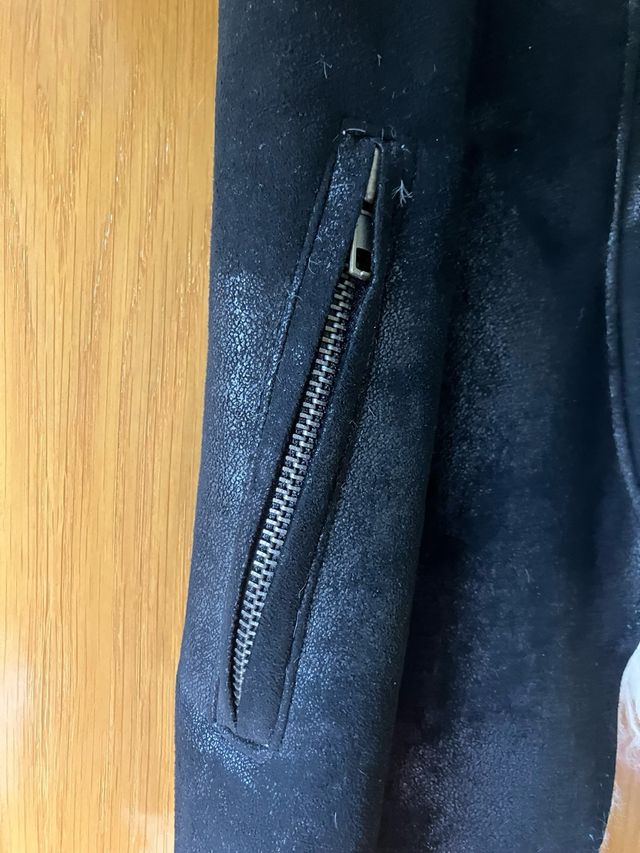 Colete Bdba com efeito de camurça e gola de lã