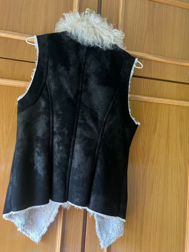 Chaleco Bdba efecto ante con cuello de lana