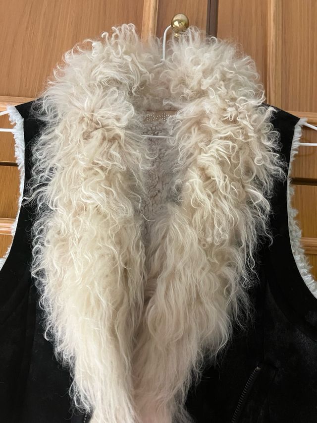 Colete Bdba com efeito de camurça e gola de lã