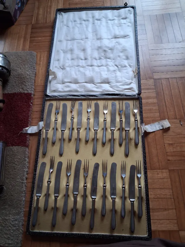 Caja cubiertos antiguos (no plata)