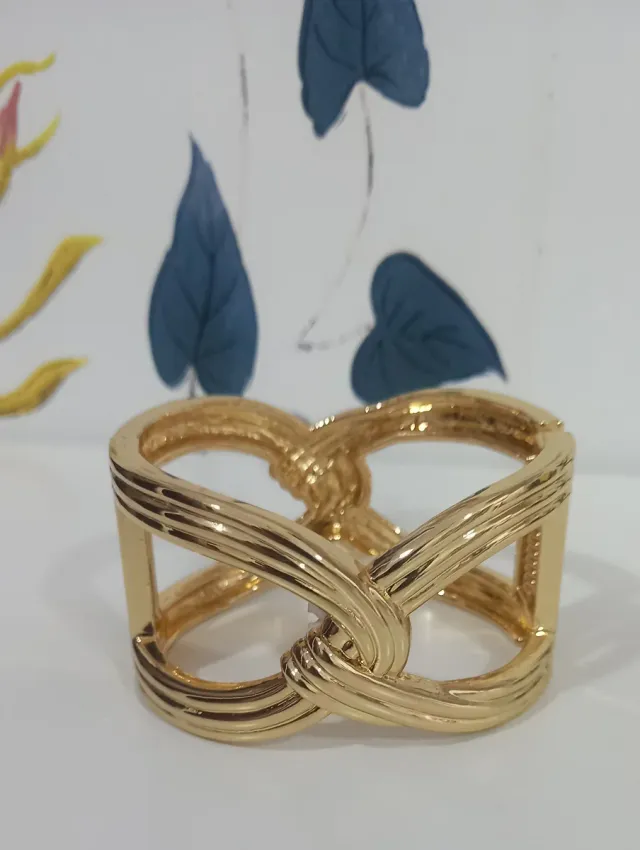 Pulsera acero dorada eslabones entrelazados