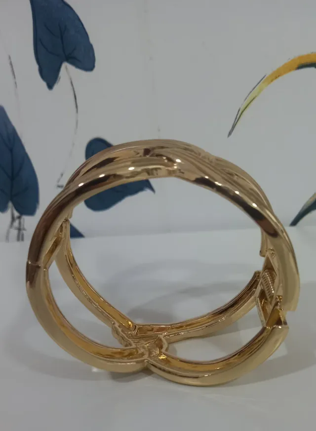 Pulsera acero dorada eslabones entrelazados