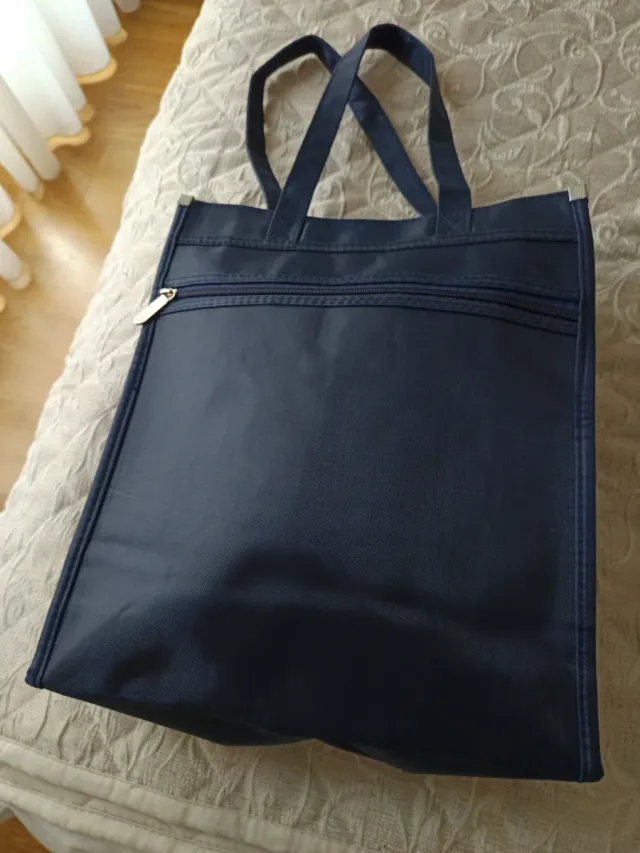 Bolso azul con cremallera frontal