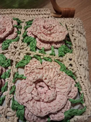 Bolso de mano ganchillo flores rosa y beige