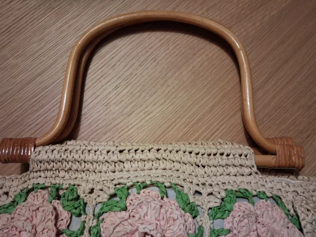 Bolso de mano ganchillo flores rosa y beige