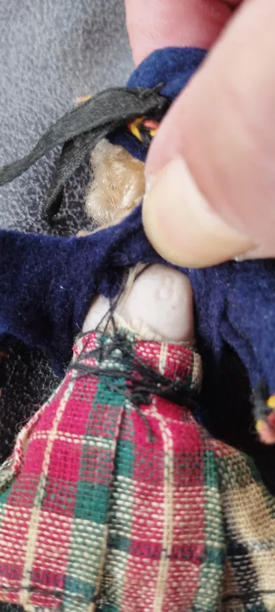 Vecchia bambola in porcellana Minyonnet