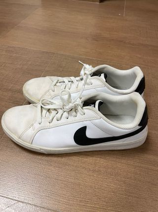 Nike Court Royale Blancas y Negras